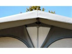 Isabella Caravanvoortent Commodore Dawn 300 10 Isabella Caravanvoortent Commodore Dawn 300 -Kampeeruitrusting Verkoop 2024 4 4 isabella caravanvoortent commodore dawn ventilatie isacommodawn