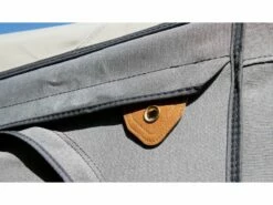 Isabella Caravanvoortent Commodore Dawn 300 11 Isabella Caravanvoortent Commodore Dawn 300 -Kampeeruitrusting Verkoop 2024 4 5 isabella caravanvoortent commodore dawn stormband isacommodawn